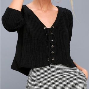 Lulu’s Black Lace-Up Cropped Sweater Small